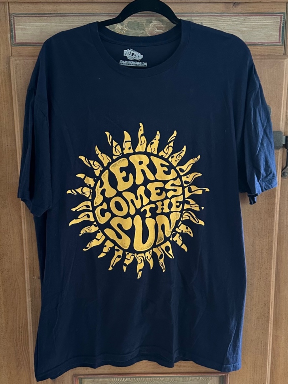 Unisex - RHYTHM AND BEAT - Here Comes The Sun Short-Sleeve T-Shirt - Size XL